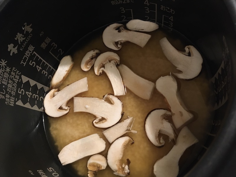 松茸ご飯の準備