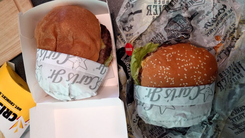 アンガスビーフとクラシックバーガー食べ比べ