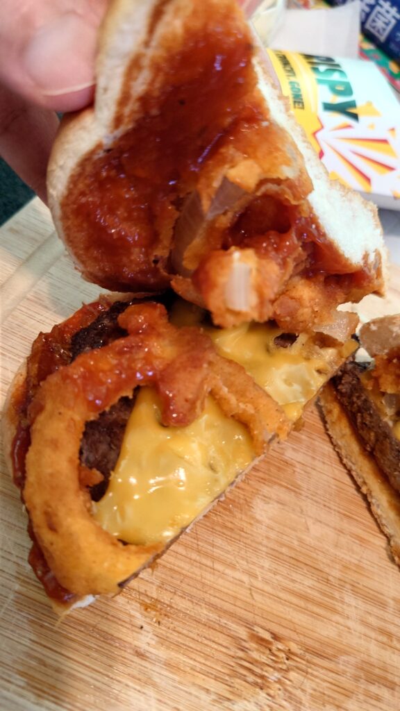 カールスジュニアのプルドポークハンバーガーの中身