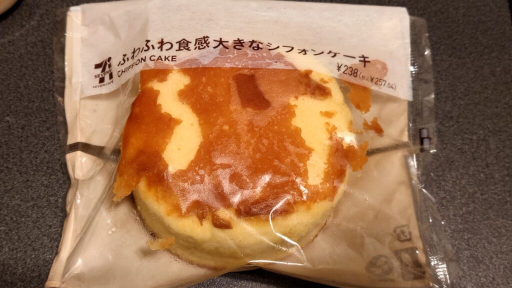 セブンのふわふわ食感大きなシフォンケーキ