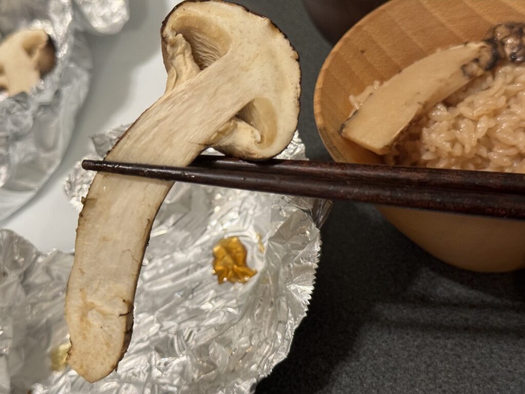 松茸のホイル焼きを実食