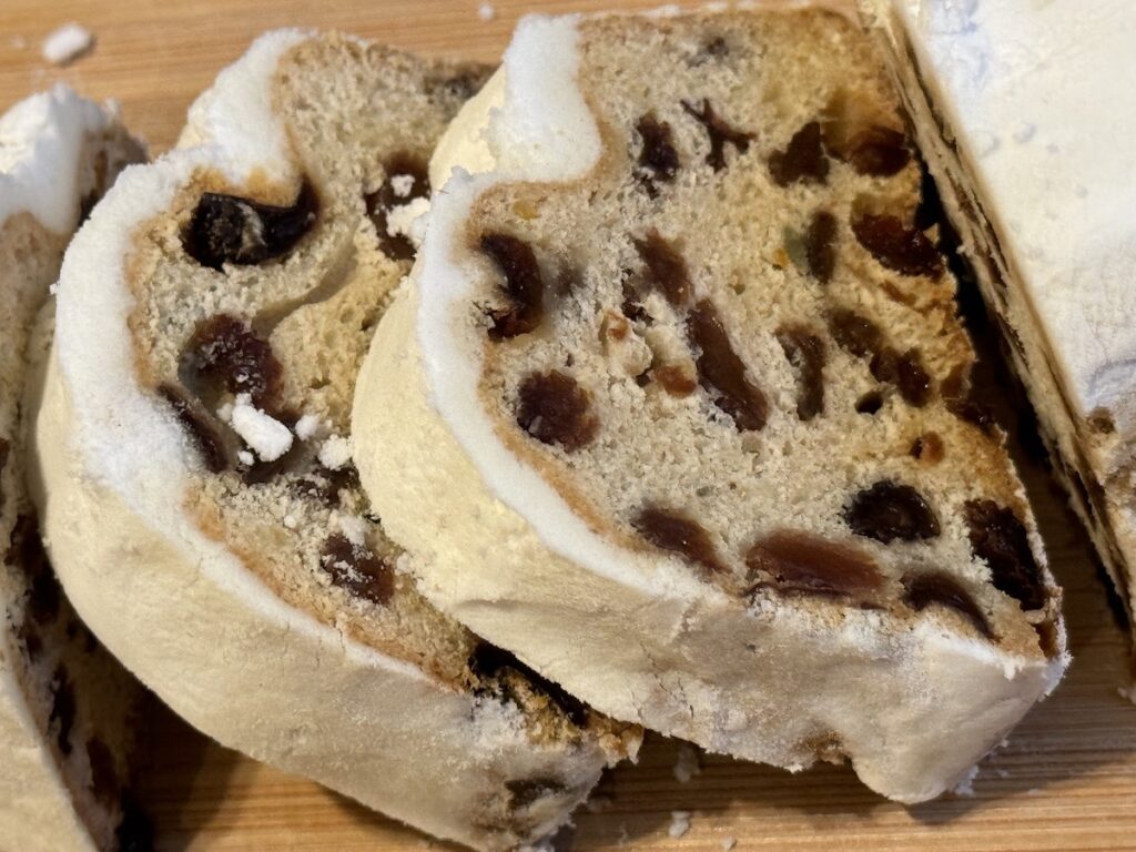 バターの香りとレーズンが素朴で旨し