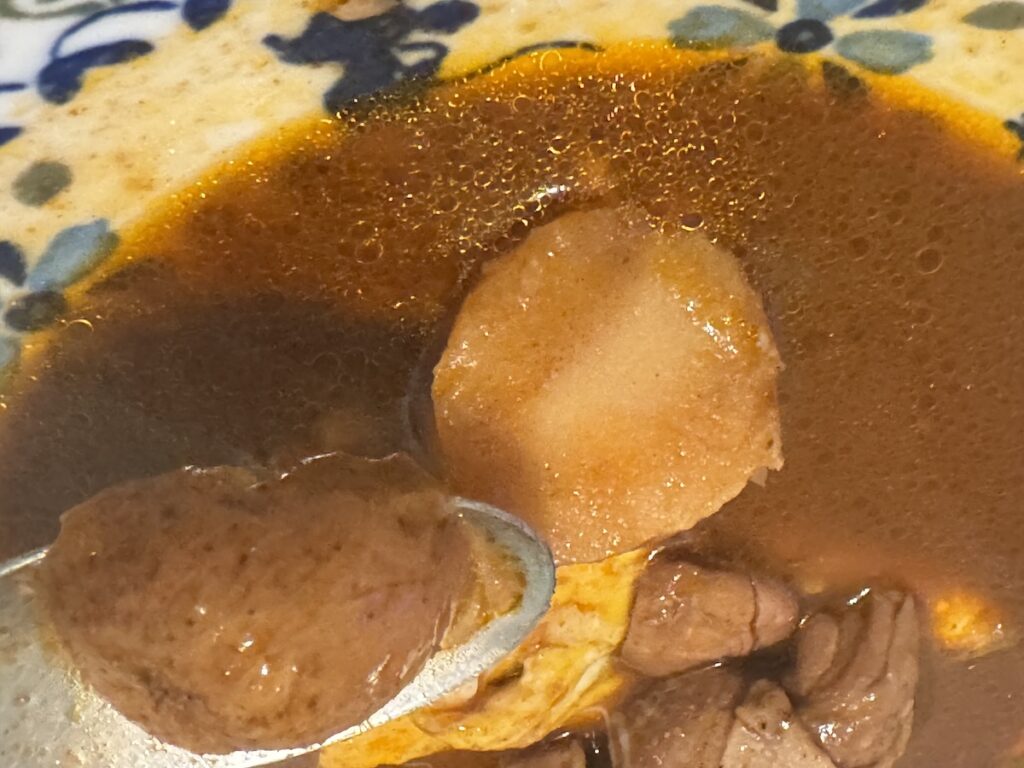 小さなジャガイモが丸ごと入ってる