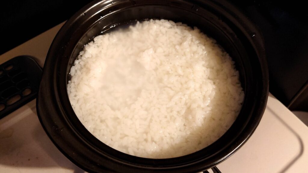 炊いてあったご飯を水と一緒に煮る