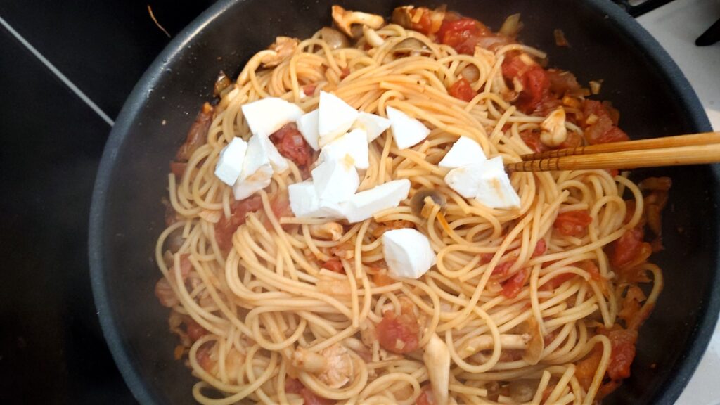 モッツァレラをパスタへ
